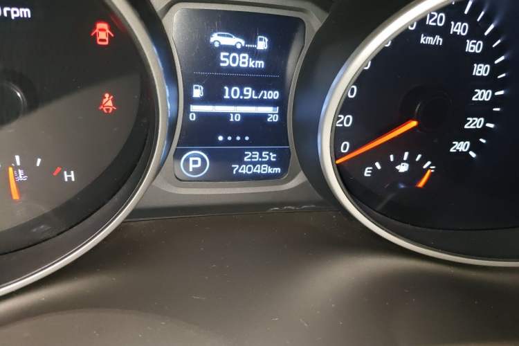 Used Kia Sportage R 2015 2.0L Automatic Two-Wheel Drive DLX Model Odometer Close Up