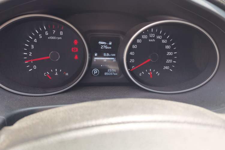 Used Kia Sportage R 2015 2.0L Automatic Two-Wheel Drive DLX Model Odometer Close Up