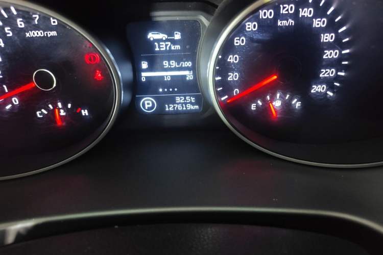 Used Kia Sportage R 2015 2.0L Automatic Two-Wheel Drive DLX Model Odometer Close Up