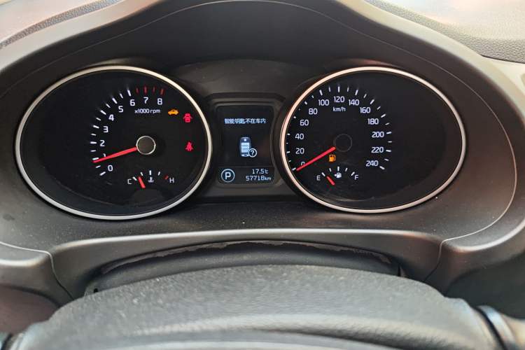 Used Kia Sportage R 2015 2.0L Automatic Two-Wheel Drive DLX Model Odometer Close Up