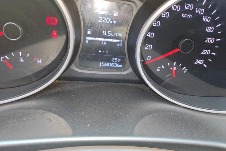 Used Kia Sportage R 2015 2.0L Manual Two-Wheel Drive GL Model Odometer Close Up