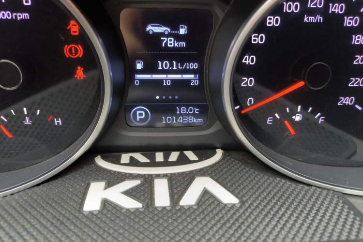Used Kia Sportage R 2015 2.0L Automatic Two-Wheel Drive DLX Model Odometer Close Up