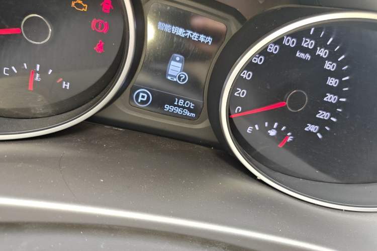 Used Kia Sportage R 2015 2.0L Automatic Two-Wheel Drive DLX Model Odometer Close Up