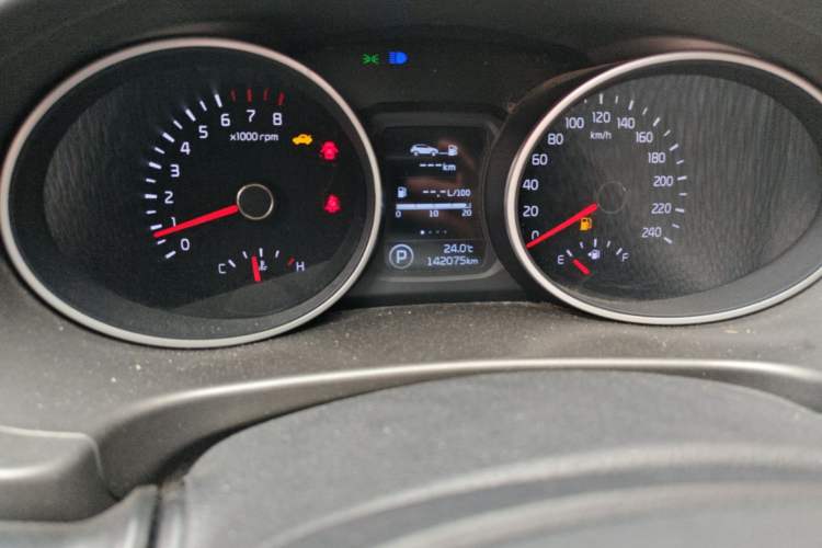 Used Kia Sportage R 2015 2.0L Automatic Two-Wheel Drive GLS Odometer Close Up