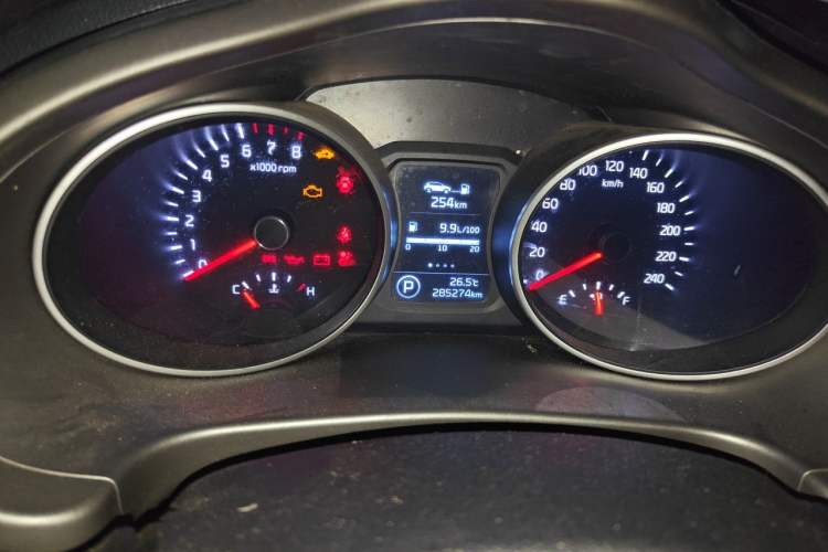 Used Kia Sportage R 2015 2.0L Automatic Two-Wheel Drive DLX Model Odometer Close Up