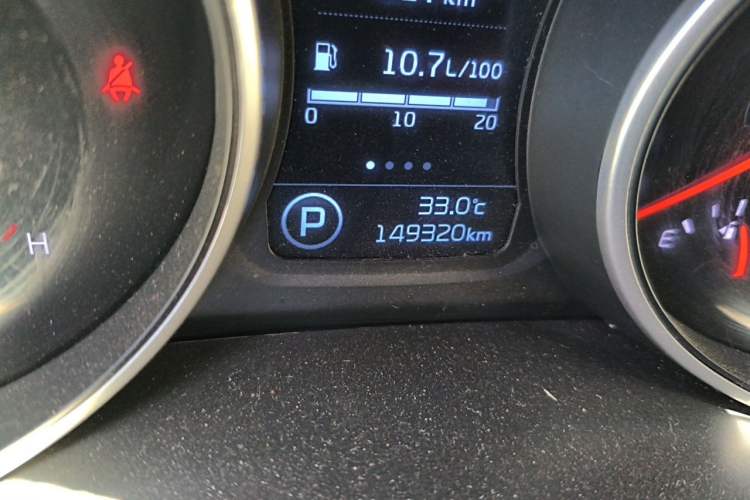 Used Kia Sportage R 2015 2.0L Automatic Two-Wheel Drive DLX Model Odometer Close Up