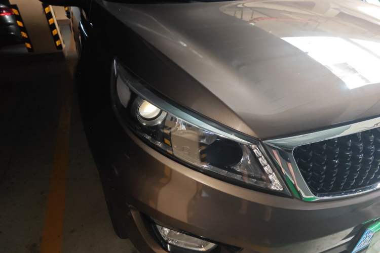 Used Kia Sportage R 2015 2.0L Automatic Two-Wheel Drive DLX Model Right Front Headlight