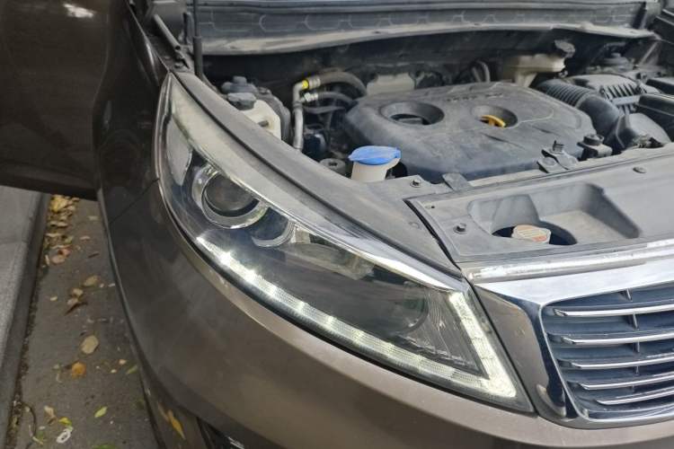 Used Kia Sportage R 2015 2.0L Automatic Two-Wheel Drive DLX Model Right Front Headlight