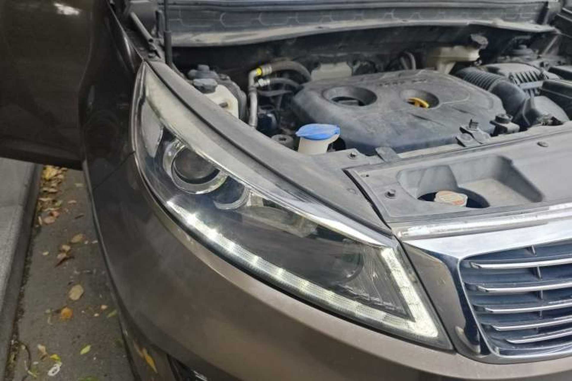 Used Kia Sportage R 2015 2.0L Automatic Two-Wheel Drive DLX Model Right Front Headlight