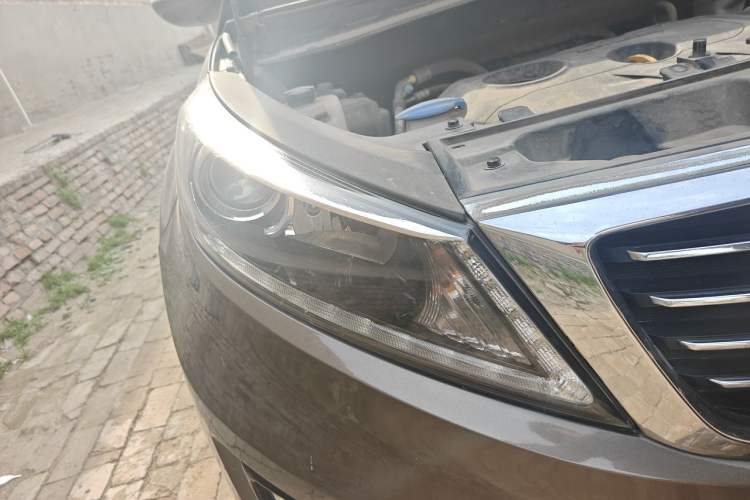 Used Kia Sportage R 2015 2.0L Automatic Two-Wheel Drive DLX Model Right Front Headlight