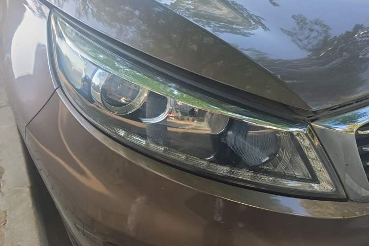 Used Kia Sportage R 2015 2.0L Automatic Two-Wheel Drive DLX Model Right Front Headlight