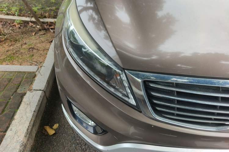 Used Kia Sportage R 2015 2.0L Automatic Two-Wheel Drive DLX Model Right Front Headlight