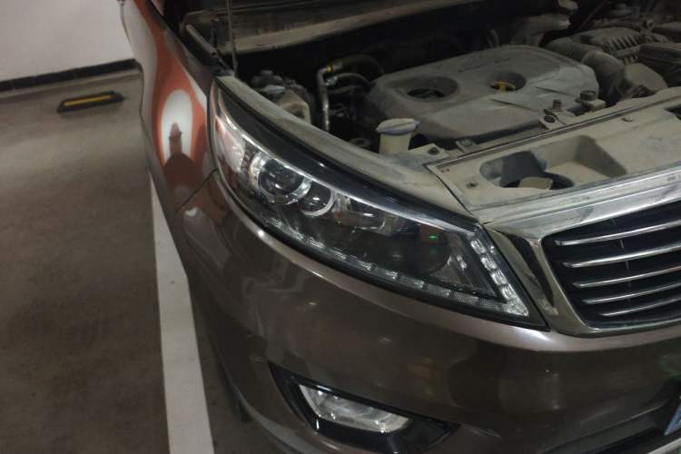 Used Kia Sportage R 2015 2.0L Automatic Two-Wheel Drive DLX Model Right Front Headlight