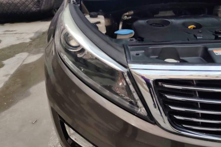 Used Kia Sportage R 2015 2.0L Automatic Two-Wheel Drive DLX Model Right Front Headlight