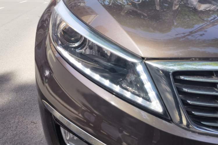 Used Kia Sportage R 2015 2.0L Automatic Two-Wheel Drive DLX Model Right Front Headlight