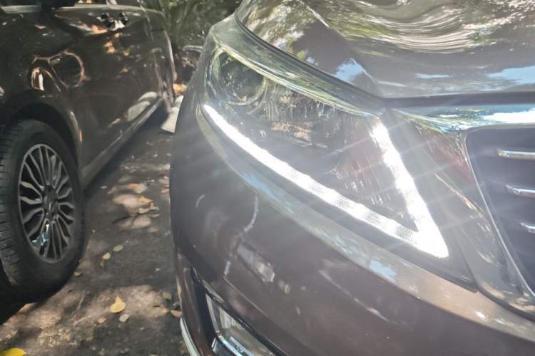 Used Kia Sportage R 2015 2.0L Automatic Two-Wheel Drive DLX Model Right Front Headlight