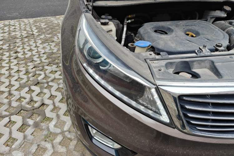 Used Kia Sportage R 2015 2.0L Automatic Two-Wheel Drive DLX Model Right Front Headlight