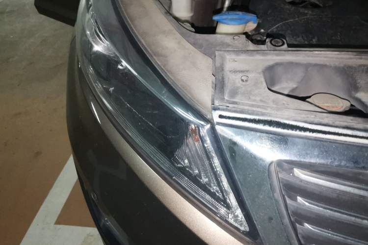 Used Kia Sportage R 2015 2.0L Automatic Two-Wheel Drive DLX Model Right Front Headlight