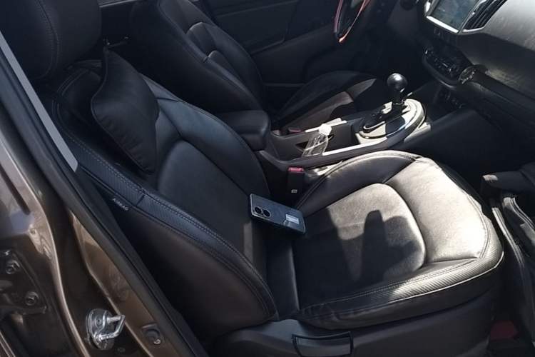 Used Kia Sportage R 2015 2.0L Automatic Two-Wheel Drive DLX Model Right Front Seat
