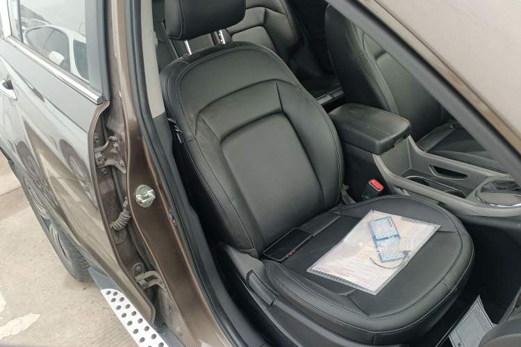 Used Kia Sportage R 2015 2.0L Automatic Two-Wheel Drive DLX Model Right Front Seat