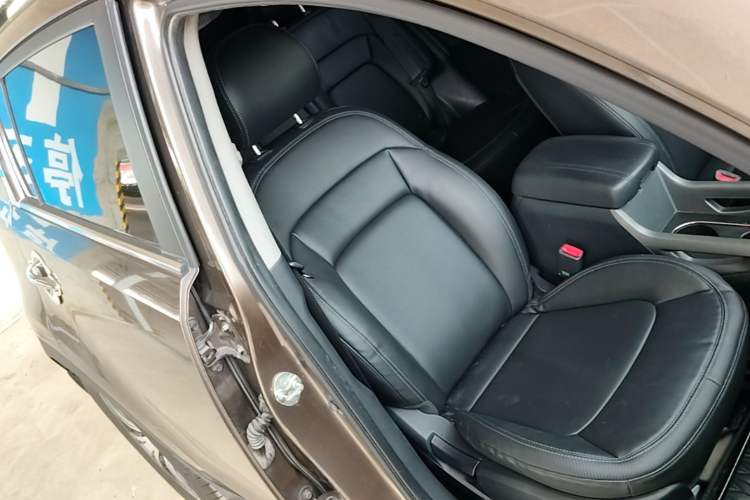 Used Kia Sportage R 2015 2.0L Automatic Two-Wheel Drive DLX Model Right Front Seat