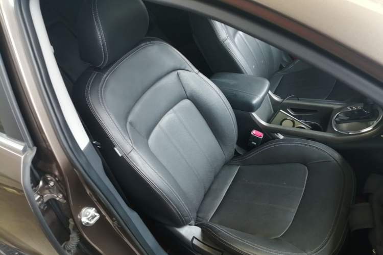 Used Kia Sportage R 2015 2.0L Automatic 2WD Premium Edition Right Front Seat