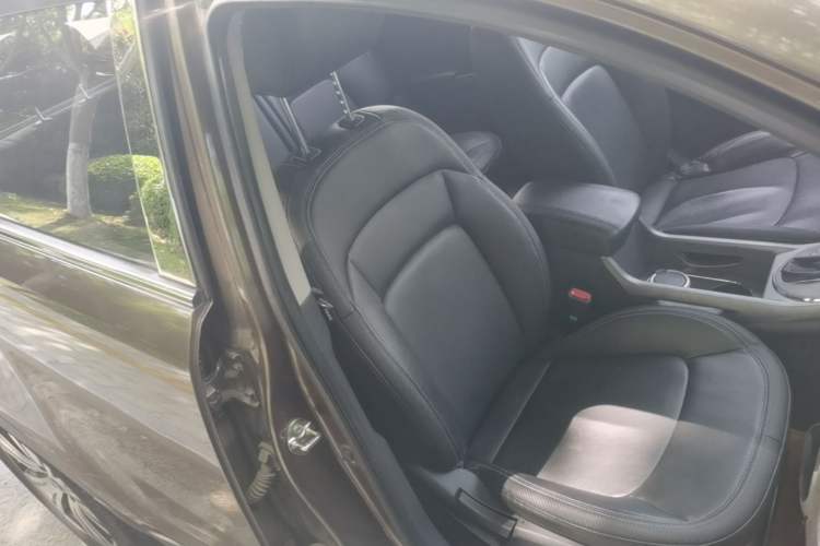 Used Kia Sportage R 2015 2.0L Automatic Two-Wheel Drive DLX Model Right Front Seat