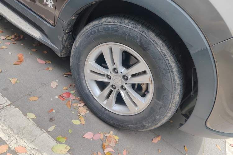 Used Kia Sportage R 2015 2.0L Manual Two-Wheel Drive GL Model Right Front Wheel Hub