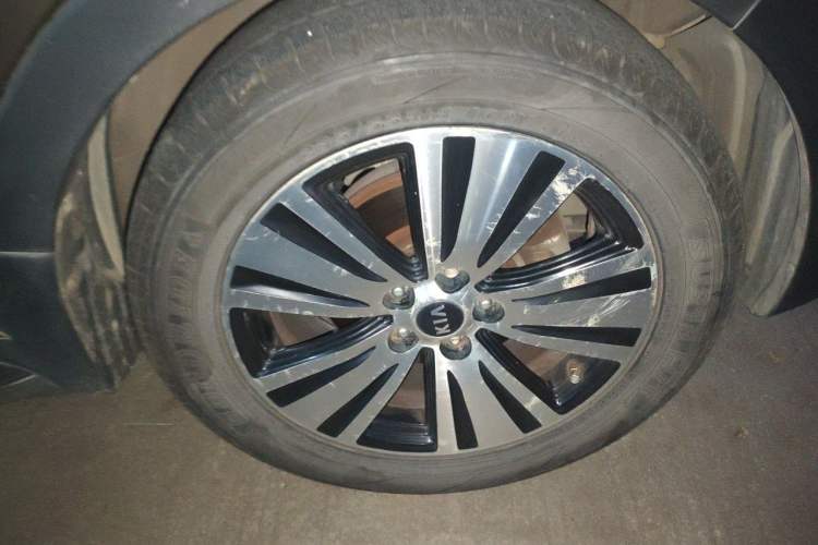 Used Kia Sportage R 2015 2.0L Automatic Two-Wheel Drive DLX Model Right Front Wheel Hub