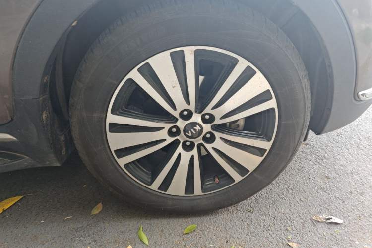 Used Kia Sportage R 2015 2.0L Automatic Two-Wheel Drive DLX Model Right Front Wheel Hub