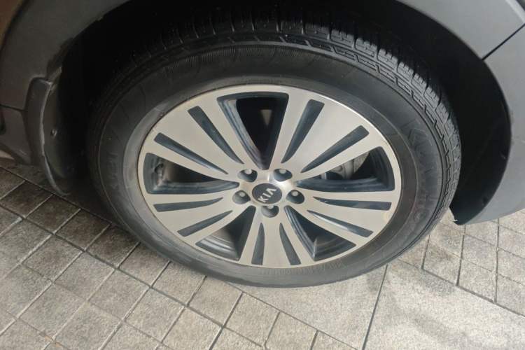 Used Kia Sportage R 2015 2.0L Automatic Two-Wheel Drive DLX Model Right Front Wheel Hub