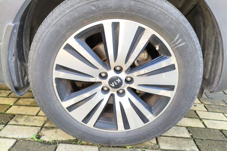 Used Kia Sportage R 2015 2.0L Automatic Two-Wheel Drive DLX Model Right Front Wheel Hub