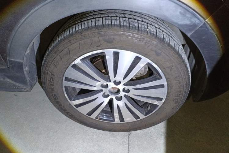 Used Kia Sportage R 2015 2.0L Automatic Two-Wheel Drive DLX Model Right Front Wheel Hub