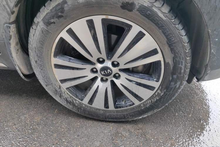Used Kia Sportage R 2015 2.0L Automatic Two-Wheel Drive DLX Model Right Front Wheel Hub