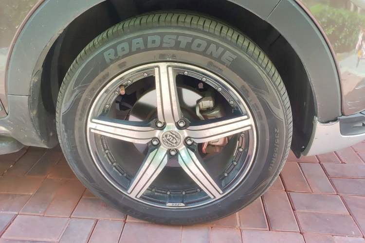 Used Kia Sportage R 2015 2.0L Automatic Two-Wheel Drive DLX Model Right Front Wheel Hub