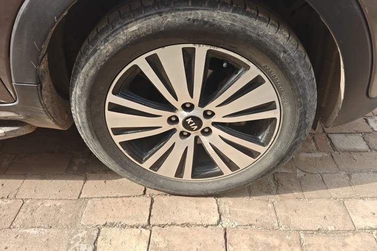 Used Kia Sportage R 2015 2.0L Automatic Two-Wheel Drive DLX Model Right Front Wheel Hub