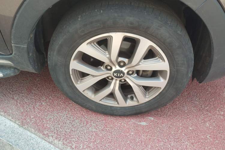 Used Kia Sportage R 2015 2.0L Automatic Two-Wheel Drive GLS Right Front Wheel Hub