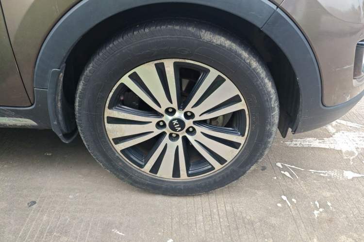Used Kia Sportage R 2015 2.0L Automatic Two-Wheel Drive GLS Right Front Wheel Hub