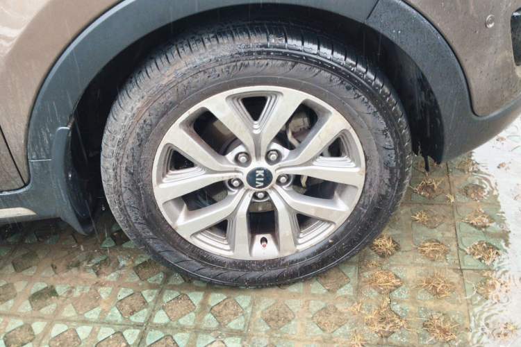 Used Kia Sportage R 2015 2.0L Automatic Two-Wheel Drive GLS Right Front Wheel Hub