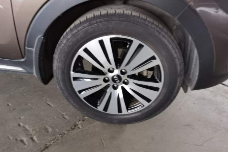 Used Kia Sportage R 2015 2.0L Automatic Two-Wheel Drive DLX Model Right Front Wheel Hub