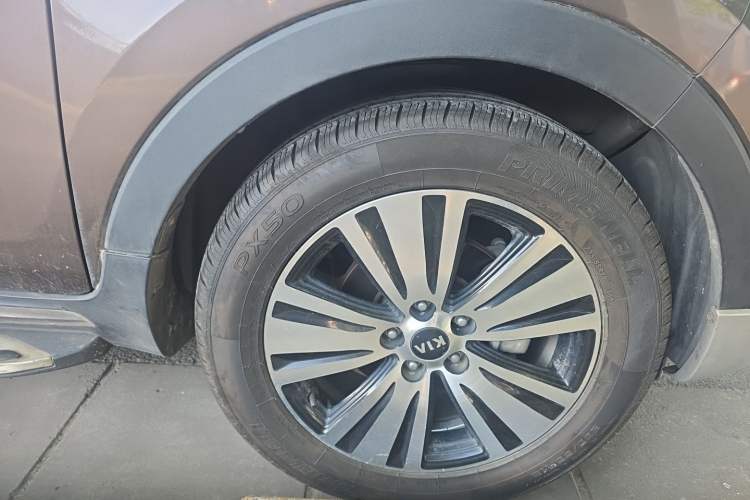 Used Kia Sportage R 2015 2.0L Automatic Two-Wheel Drive DLX Model Right Front Wheel Hub
