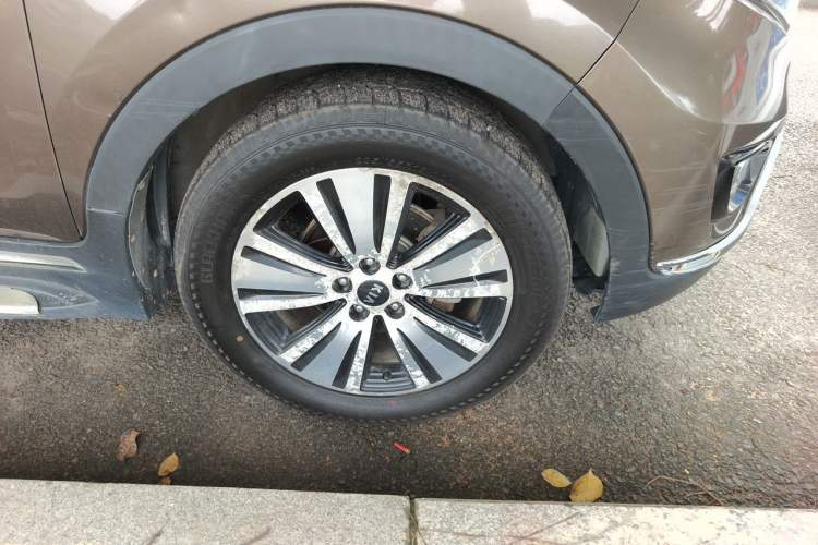 Used Kia Sportage R 2015 2.0L Automatic Two-Wheel Drive DLX Model Right Front Wheel Hub