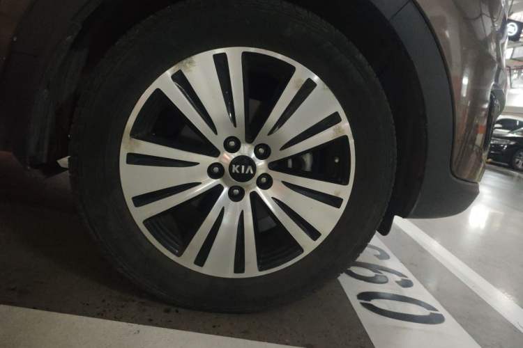 Used Kia Sportage R 2015 2.0L Automatic Two-Wheel Drive DLX Model Right Front Wheel Hub