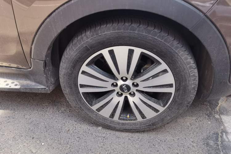 Used Kia Sportage R 2015 2.0L Automatic Two-Wheel Drive DLX Model Right Front Wheel Hub