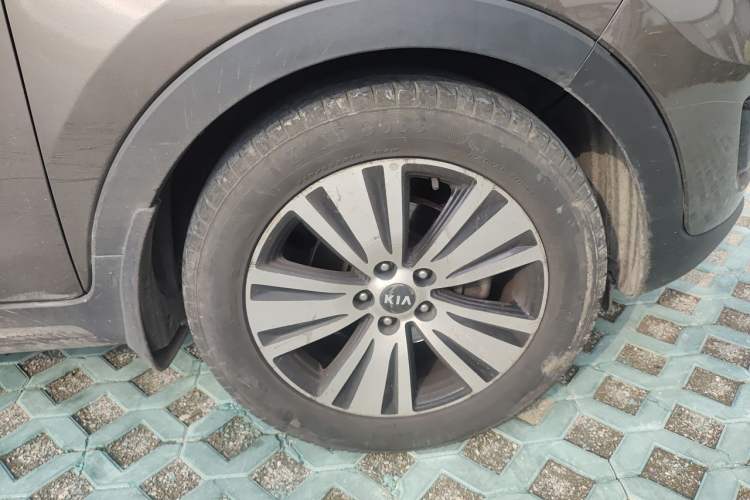 Used Kia Sportage R 2015 2.0L Automatic Two-Wheel Drive DLX Model Right Front Wheel Hub