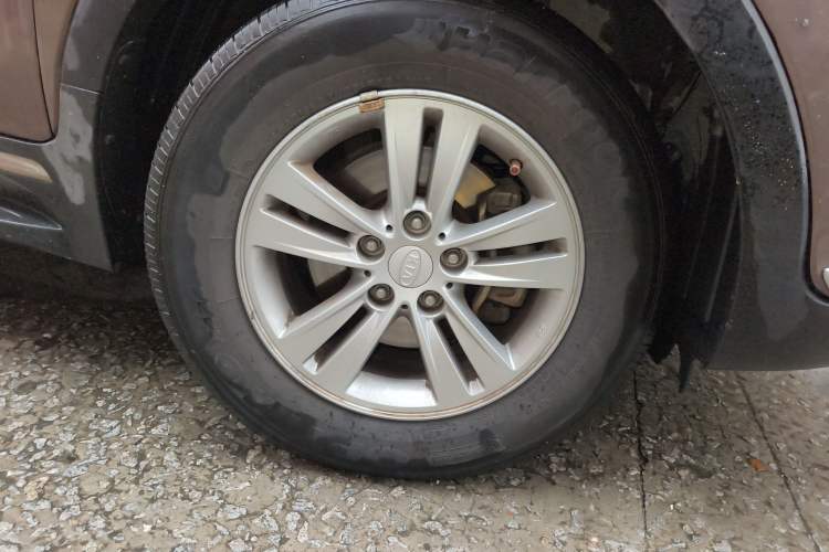Used Kia Sportage R 2015 2.0L Manual Two-Wheel Drive GL Model Right Front Wheel Hub
