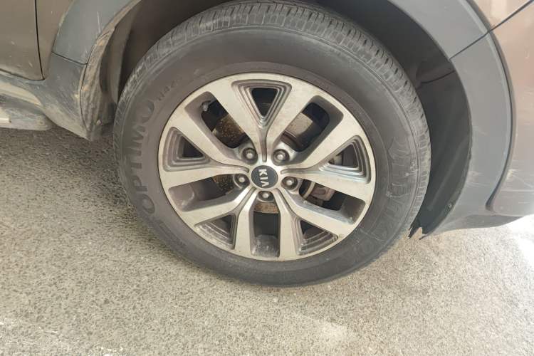 Used Kia Sportage R 2015 2.0L Manual Two-Wheel Drive GLS Trim Right Front Wheel Hub