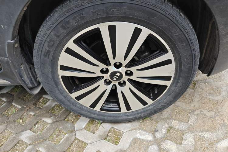Used Kia Sportage R 2015 2.0L Automatic Two-Wheel Drive DLX Model Right Front Wheel Hub