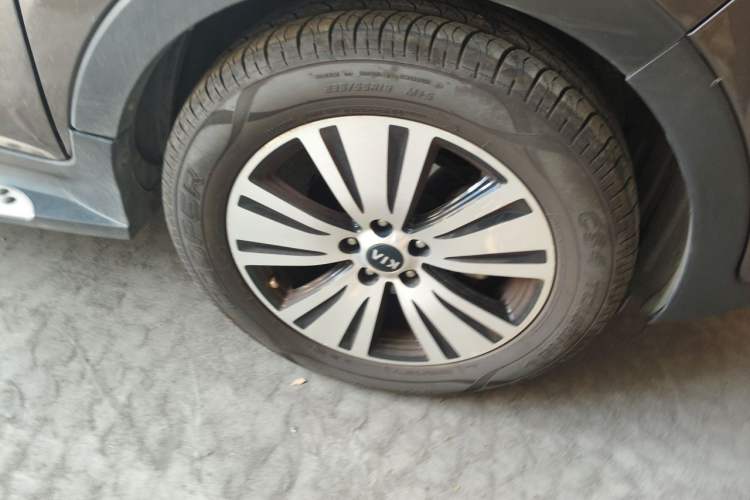 Used Kia Sportage R 2015 2.0L Automatic Two-Wheel Drive DLX Model Right Front Wheel Hub