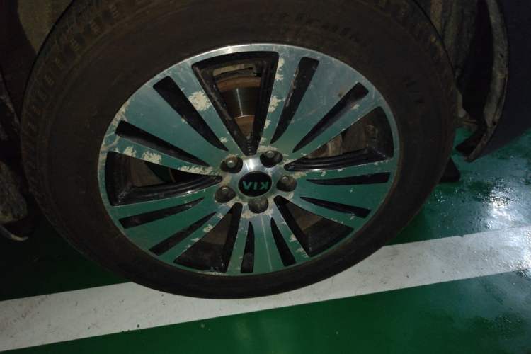 Used Kia Sportage R 2015 2.0L Automatic Two-Wheel Drive DLX Model Right Front Wheel Hub